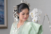 Annisa Yudhoyono Menawan dengan Kebaya dan Tenun Songket