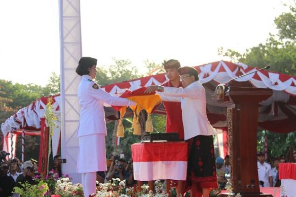 Suasana upacara Peringatan Detik-detik Proklamasi serangkain Hari Ulang Tahun (HUT) Kemerdekaan RI ke-74 di Lapangan Niti Mandala Renon, Denpasar, Sabtu (17/8) pagi, terasa berbeda dari tahun-tahun sebelumnya.