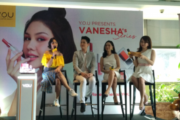 Tak ingin ketinggalan dengan selebriti lain, pemain film Vanesha Prescilla berkolaborasi dengan brand makaup lokal Y.O.U meluncurkan Vanesha Series. 