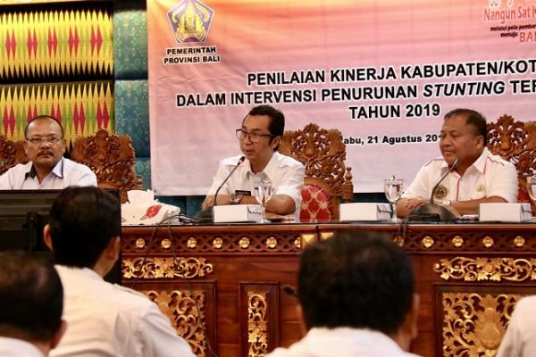 Untuk menyukseskan program nasional mencegah Stunting pada balita, Pemprov Bali melakukan Penilaian Kinerja Kabupaten/Kota dalam Intervensi Penurunan Stunting Terintegrasi Tahun 2019 di ruang rapat Cempaka, Bappeda Litbang Prov Bali, Denpasar, Rabu (21/8).
