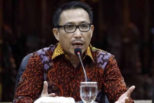 Komisi III DPR mempertanyakan sistem intelijen Kejagung terkait informasi terpidana kasus hak tagih (cessie) Bank Bali, Djoko Tjandra yang berstatus buron dengan bebas keluar masuk Indonesia.