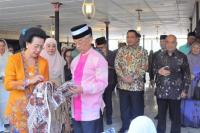 Mendes Eko Didampingi Raja Malaysia Bertandang ke Keraton Yogyakarta