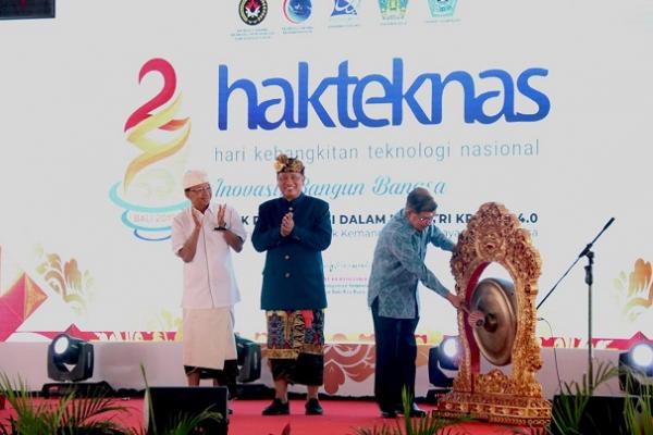 Provinsi Bali sukses menggelar rangkaian kegiatan peringatan Hakteknas ke-24 Tahun 2019. Puncak peringatan ditandai dengan pemukulan gong oleh Wapres Jusuf Kalla didampingi Menristekdikti Mohamad Nasir dan Gubernur Bali Wayan Koster.