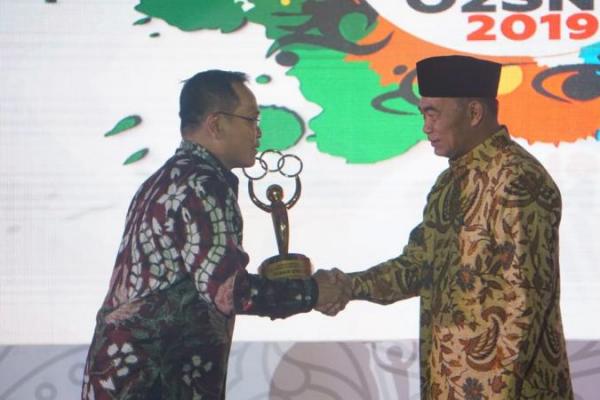 Jawa Timur kembali menggondol predikat juara umum di perhelatan Olimpiade Olahraga Siswa Nasional (O2SN) 2019, mengulang kesuksesan tahun 2017.