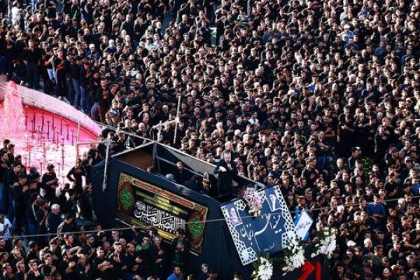 Jutaan warga Iran mengambil bagian dalam prosesi nasional di Tasu`a, hari ke-9 bulan Muslim Muharram, sehari sebelum peringatan syahidnya Imam Hussein