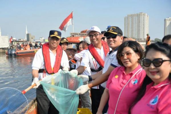 Menhub mengapresiasi seluruh jajaran Kemenhub dan stakeholder transportasi yang berkomitmen untuk membersihkan sampah di laut dan pantai Indonesia.