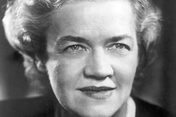 Pada 13 September 1948, Margaret Chase Smith menjadi wanita pertama yang dilayani di DPR AS dan Senat AS, mewakili Maine sebagai anggota Partai Republik.