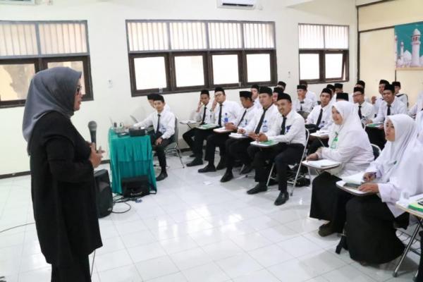 Ade Yasin mengajak kepada mahasiswa/i PKU untuk mensukseskan program Pancakarsa.