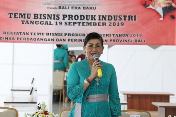 Ketua Dekranasda Provinsi Bali Ny Putri Suastini Koster gencar mempertemukan pihak produsen dengan konsumen (retail) agar terjadi kerja sama bisnis yang dapat dijalin oleh kedua belah pihak.