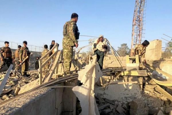 Ledakan besar-besaran Kamis menghancurkan sebagian rumah sakit di Qalat, ibukota provinsi Zabul selatan, dan membuat armada ambulans rusak dan hancur