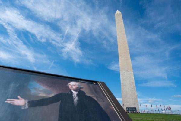untuk pertama kalinya dalam tiga tahun, Monumen Washington, salah satu landmark paling terkenal dibuka kembali untuk umum