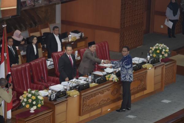 Rapat Paripurna DPR RI yang dipimpin oleh Wakil Ketua DPR RI Fahri Hamzah pada Selasa (24/9/2019) telah menyetujui Rancangan Undang-Undang (RUU) tentang Pembentukan PPP menjadi Undang-Undang.