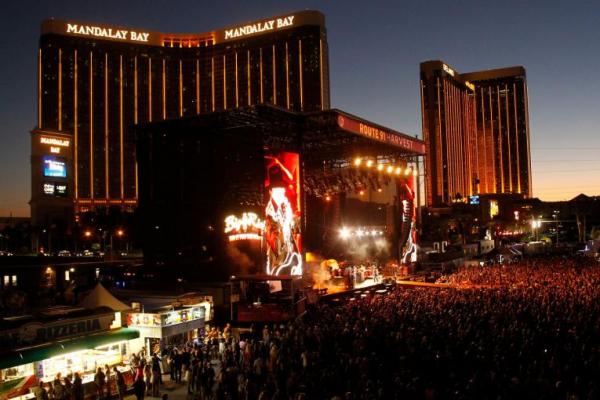Pada 1 Oktober 2017, seorang pria bersenjata di lantai 32 Mandalay Bay Resort and Casino di Las Vegas menembaki kerumunan orang yang menghadiri festival musik country
