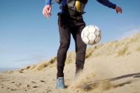 Freestyler Sepakbola Inggris Pecahkan Rekor Dunia di Gunung Sahara