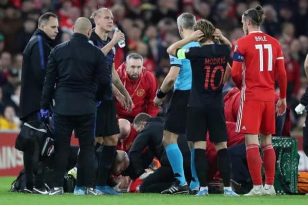 Mantan pemain Swansea itu mengalami cedera saat menjalani laga internasional antara Wales versus Kroasia.