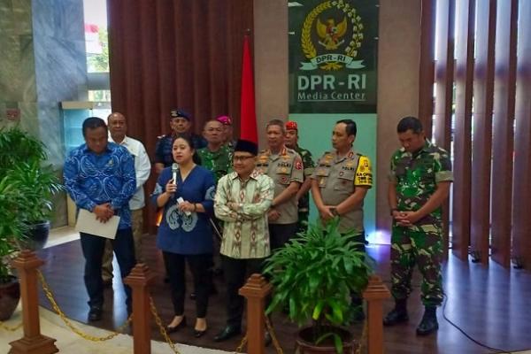Sebanyak 30 ribu personel gabungan dari Tentara Nasional Indonesia (TNI) dan Kepolisian Republik Indonesia (Polri) akan disiagakan jelang pelantikan Presiden dan Wakil Presiden terpilih, pada 20 Oktober mendatang.