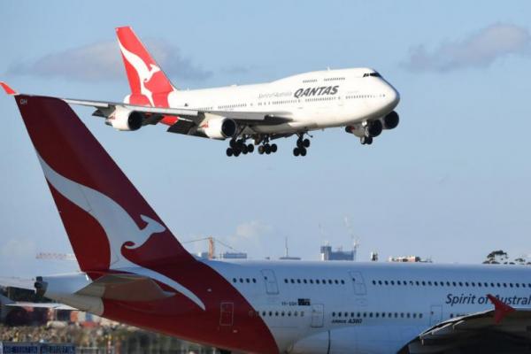 Qantas akan mengoperasikan tiga penerbangan pulang-pergi mingguan antara Sydney dan London dan tiga penerbangan pulang-pergi mingguan antara Sydney dan Los Angeles mulai 14 November.