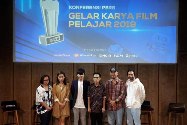 Angga Yunanda menyatakan kekagumannya pada film-film karya pelajar Indonesia, yang mengikuti kompetisi Gelar Karya Film Pelajar (GKFP) 2019.