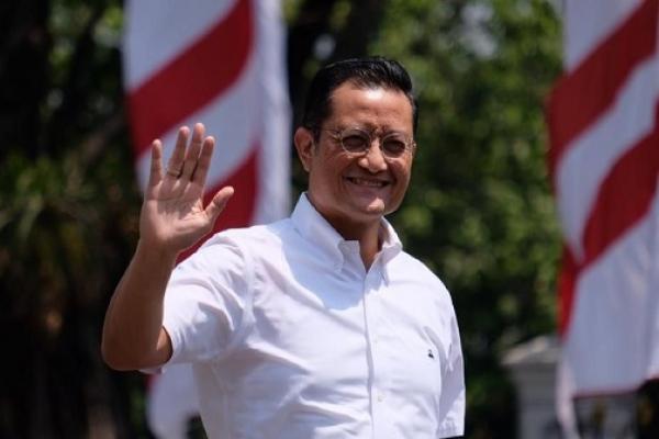 Menteri Sosial Juliari Batubara masuk dalam 7 besar menteri terbaik Joko Widodo (Jokowi) versi survei Charta Politika Indonesia yang dilakukan baru-baru ini.