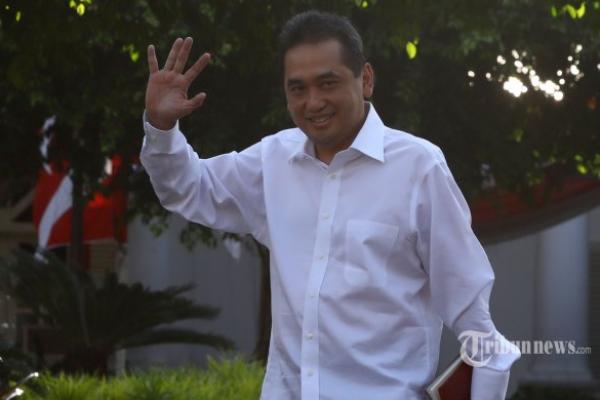 Dia adalah Agus Suparmanto, politisi Partai Kebangkitan Bangsa (PKB) yang pada Selasa (22/10) kemarin datang ke Istana Negara.