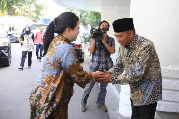 Kala itu, Puan meminta Muhadjir menemaninya meresmikan Soekarno Park di Meksiko. Dia beralasan, patung Soekarno yang berdiri di atas Soekarno Park merupakan program yang sudah dia inisiasi sejak 2016 silam.