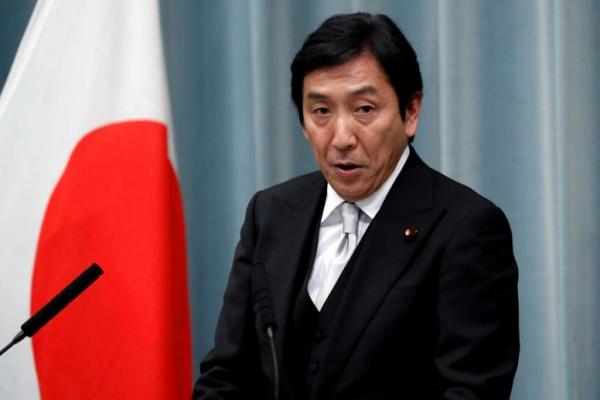 Perdana Menteri Shinzo Abe membenarkan bahwa dia telah menerima pengunduran diri Sugawara, dan meminta Hiroshi Kajiyama untuk mengambil alih pimpinan di Kementerian Ekonomi, Perdagangan dan Industri.