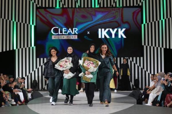 Peluncuran CLEAR Hijab Pure yang berkolaborasi dengan IKYK mempersembahkan koleksi Hyjab on Fire yang menampilkan tren fashion modest streetwear untuk menginspirasi para Hijaber Indonesia agar tetap berani berekspresi sesuai karakternya.
 
 
 
