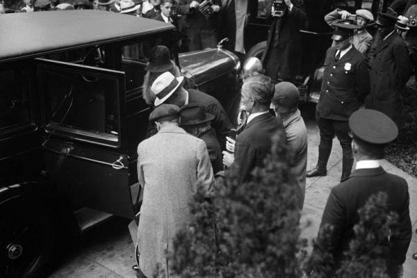 25 Oktober 1929, selama skandal Teapot Dome, Albert B. Fall, yang menjabat sebagai sekretaris dalam negeri Presiden Warren Harding, dinyatakan bersalah menerima suap