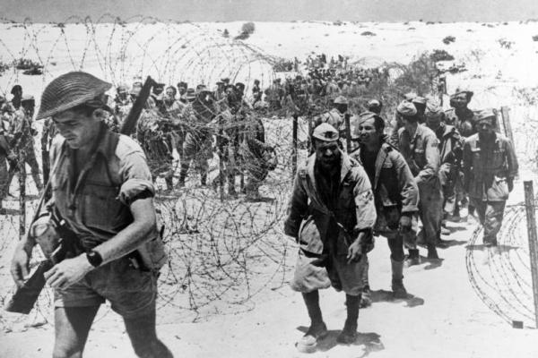 Pada 26 Oktober 1942, pasukan Sekutu yang bergerak melalui front Mesir menangkap 1.450 tahanan Axis dan menghancurkan garis musuh.