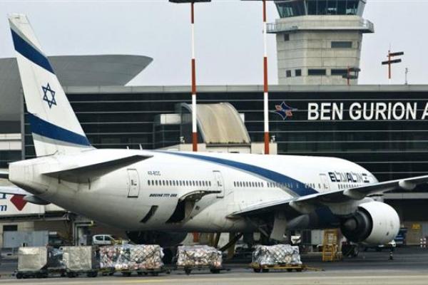 Pihak penerbangan pengangkatan, jet Challenger berangkat dari Bandara Internasional Ben-Gurion, mendarat pertama di ibukota Yordania Amman dan kemudian di Riyadh pada Selasa malam,