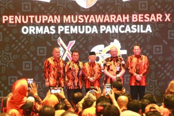 Ketua MPR RI Bambang Soesatyo menerima penghargaan Yanda Satya Pemuda Pancasila atas dedikasinya dalam organisasi Masyarakat Pemuda Pancasila 