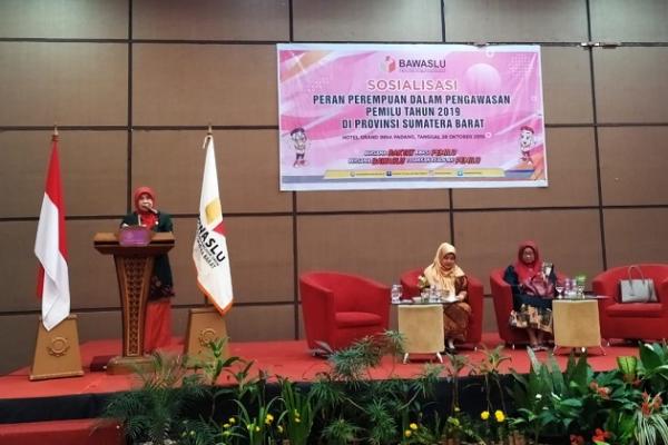 Perempuan memiliki peran strategis dalam mensukseskan demokrasi Indonesia. Sebab, partisipasi politik perempuan merupakan salah satu prasyarat terlaksananya pesta demokrasi.