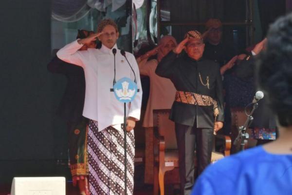 Nadiem Anwar Makarim mengaku tidak berpikir dua kali, saat Presiden Joko Widodo menawarinya kursi Menteri Pendidikan dan Kebudayaan (Mendikbud).