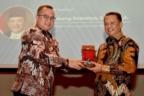 Ketua MPR RI Bambang Soesatyo menegaskan dalam menyikapi polemik menghadirkan kembali Garis Besar Haluan Negara (GBHN),