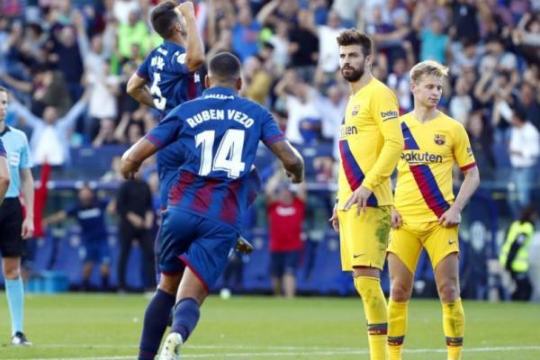 Sempat unggul di babak pertama lewat gol yang dilesatkan sang kapten Messi melalui eksekusi penalti di menit 38