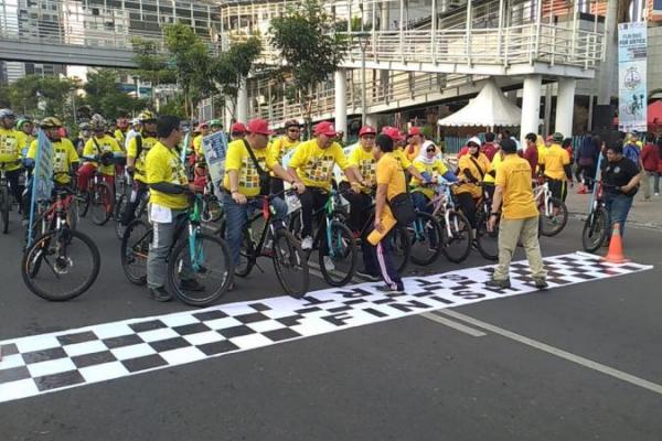 Ratusan orang mengikuti Fun Bike for Justice ini. Mulai dari pejabat BPHN hingga peserta umum.
 
 