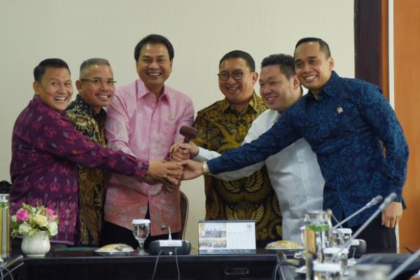 Dalam rapat penetapan pimpinan BKSAP yang dipimpin Wakil Ketua DPR RI Koordinator Bidang Politik dan Keamanan (Korpolkam) Azis Syamsuddin, disepakati Pimpinan BKSAP terdiri dari 1 Ketua dan 4 Wakil Ketua.