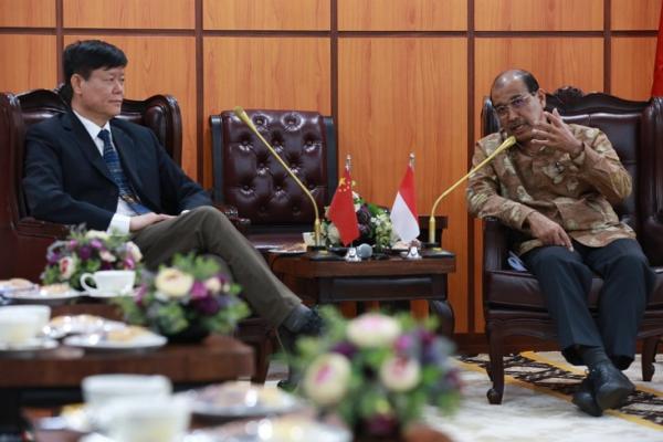 Wakil Ketua DPD RI, Nono Sampono berharap Indonesia dan China dapat melakukan kerjasama dalam pengelolaan lingkungan khususnya polusi dan sampah plastik.