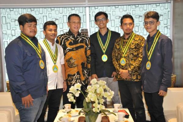 Ketua MPR RI Bambang Soesatyo mengajak para pelajar Indonesia di setiap tingkatan, dari mulai pendidikan menengah, atas, hingga tinggi, tak alergi dengan politik