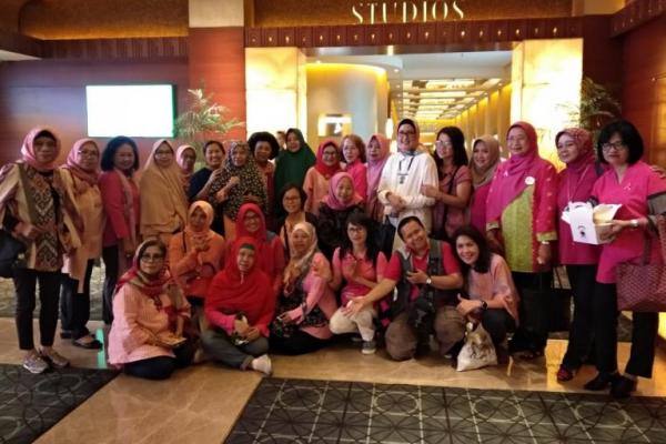 Yayasan Kanker Payudara Indonesia (YKPI) mengajak para pengurus, relawan dan juga dari komunitas survivor kanker nonton bareng (nobar) film “Bebas”