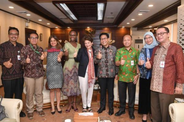 Menteri Desa, Pembangunan Daerah Tertinggal, dan Transmigrasi, Abdul Halim Iskandar mengajak Bank Dunia untuk bersama-sama menciptakan tongkat sihir untuk desa