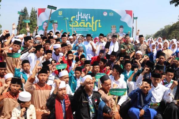 Ade Yasin mengatakan, peringatan Hari Santri Nasional di Kabupaten Bogor diperingati dengan pelaksanaan kemah santri.