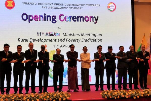 Para Menteri ASEAN yang menangani kerja sama ASEAN dalam pembangunan pedesaan dan pengentasan kemiskinan terus berkolaborasi