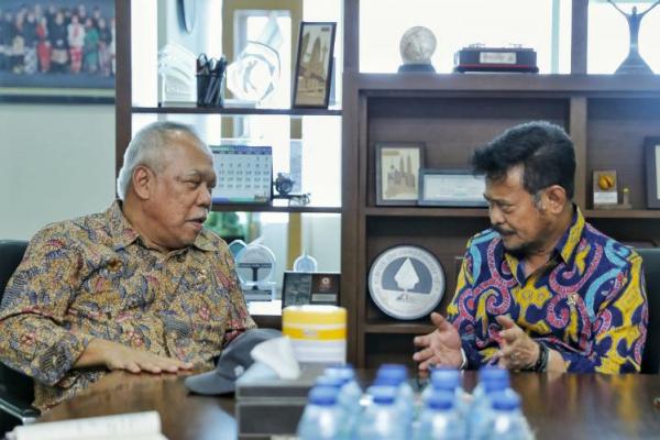 Syahrul bertemu Menteri PUPR, Basuki Hadimuljono di Kantor Pusat PUPR di Jakarta, Jumat (8/11).