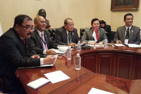 Ketua DPD RI La Nyalla Mahmud Mattalitti mengajak negara-negara MIKTA untuk menjalin kerjasama bisnis, investasi, dan perdagangan dengan lebih dari 500 kabupaten/kota di 34 propinsi Indonesia.