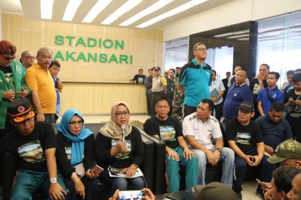 Pemerintah Kabupaten Bogor mengalokasikan dana sebesar 10 Miliar Rupiah untuk merenovasi dan menambah fasilitas Stadion Pakansari.
 
 