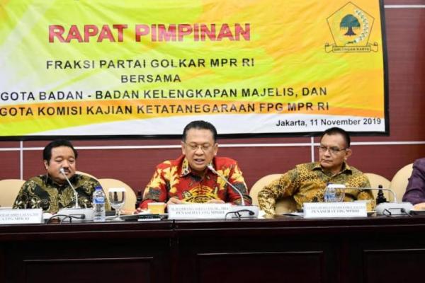 Ketua MPR RI Bambang Soesatyo mengajak seluruh anggota Fraksi Partai Golkar MPR RI untuk menyamakan persepsi arah dan kebijakan perjuangan MPR RI