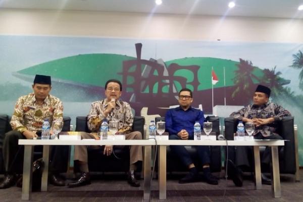Ketua Komite I (Pemerintahan Daerah) DPD RI Teras Narang menyetujui pemilihan kepala daerah (Pilkada), yaitu pemilihan gubernur, bupati dan walikota dikembalikan ke DPRD.