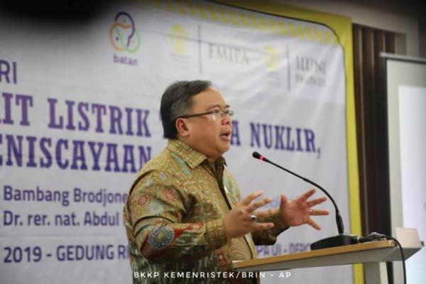 Menteri Riset dan Teknologi sekaligus Kepala Badan Riset dan Inovasi Nasional (Menristek/Kepala BRIN) Bambang Brodjonegoro mengatakan, cepat atau lambat Indonesia pasti akan membangun tenaga nuklir.