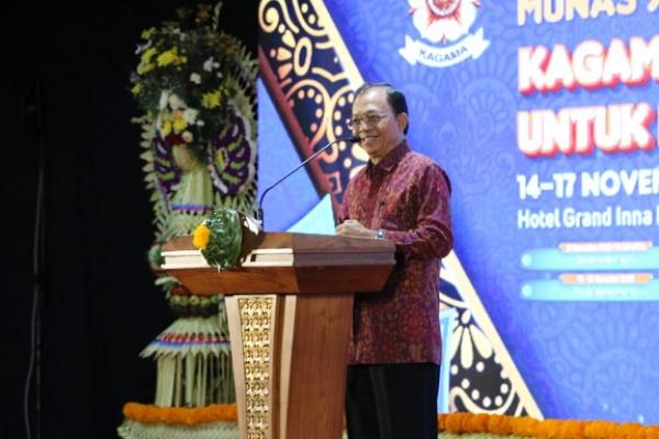 Gubernur Bali Wayan Koster menyampaikan apresiasi dan dukungannya atas pelaksanaan Musyawarah Nasional (Munas) XIII Keluarga Alumni Universitas Gadjah Mada (KAGAMA) di Bali, yang bisa menunjang sektor pariwisata.
